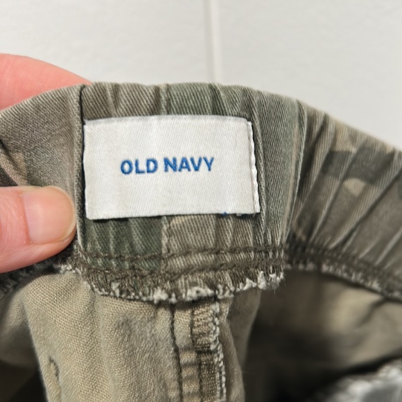 Old Navy camo cargo shorts - Picture 4 of 5